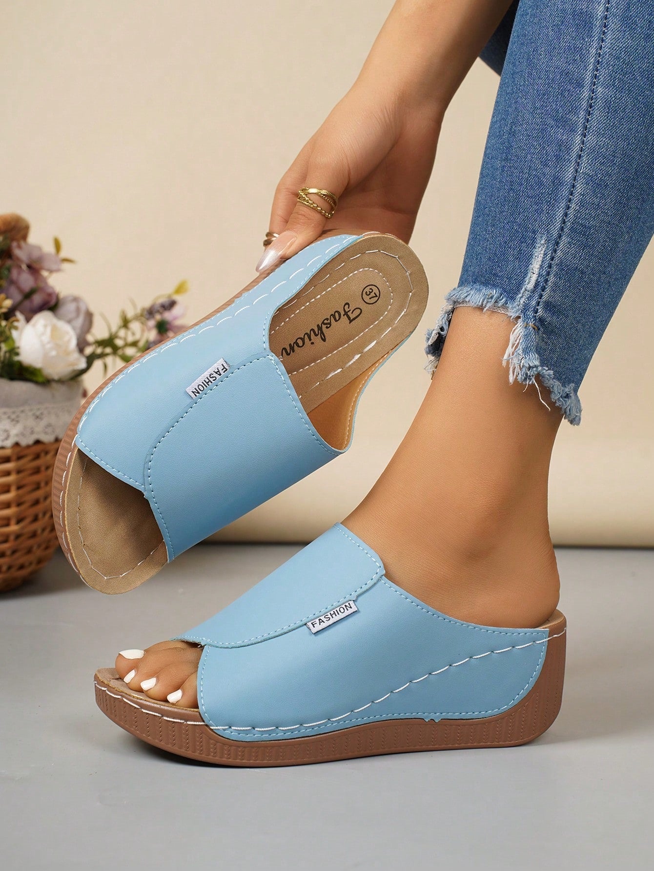 👓 Pasos nórdicos, el placer de caminar con estilo. Estos zapatos minimalistas, en cuero p u, garantizan comodidad ortopédica.